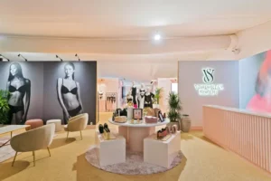 victoria secret stand salon TFWA podium entrée