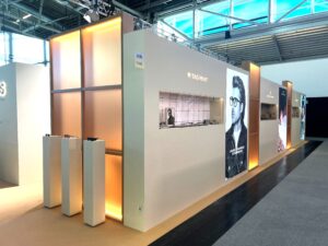 Opti Munich Thélios stand sur mesure réalisé par Them's Concept vu de côté
