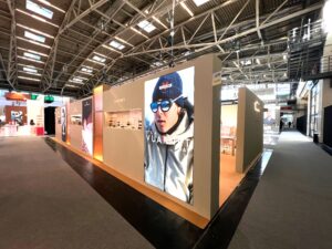 Opti Munich Thélios stand sur mesure réalisé par Them's Concept vu de côté