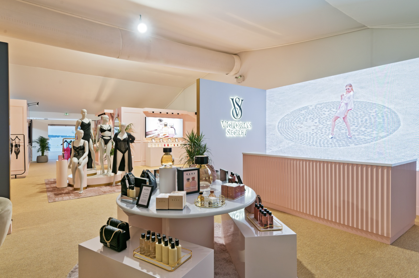 Stand premium salon international Victoria Secret